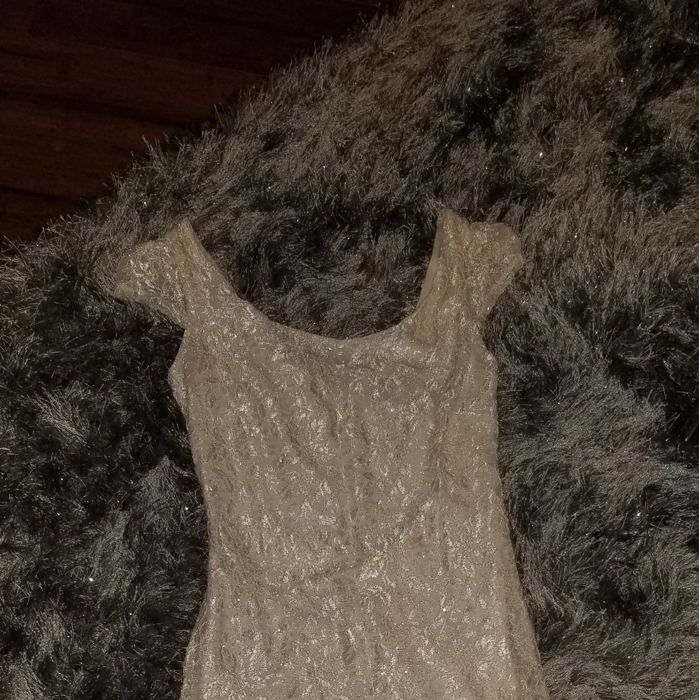 Beautiful Lace Ivory Cap Sleeve Dress !
